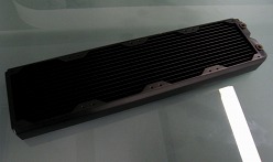 ꡼ No.018Υͥ / COMPUTEXSilverStoneޡPCRavenפ3Ƥˡե饰åסƤӤġPC