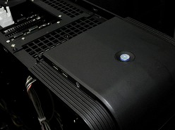 ꡼ No.022Υͥ / COMPUTEXSilverStoneޡPCRavenפ3Ƥˡե饰åסƤӤġPC