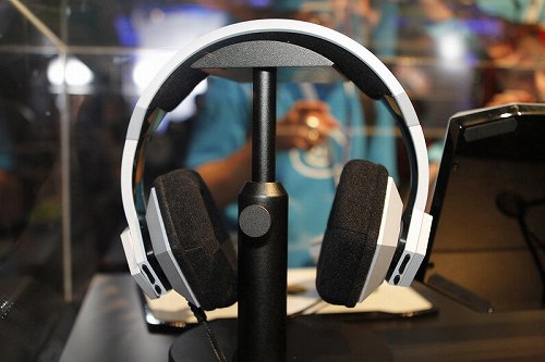 ꡼ No.015Υͥ / E3 2011RazerStar Wars: The Old RepublicפȤΥåʤо졣Star WarsͤΥޥ䥭ܡɤ򻣱ƤƤ
