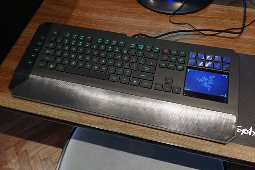 画像ギャラリー No.002のサムネイル画像 / Razer,液晶タッチパッド搭載のキーボード「DeathStalker Ultimate」を国内初公開。その特徴をムービーで紹介してみる