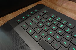 画像ギャラリー No.004のサムネイル画像 / Razer,液晶タッチパッド搭載のキーボード「DeathStalker Ultimate」を国内初公開。その特徴をムービーで紹介してみる