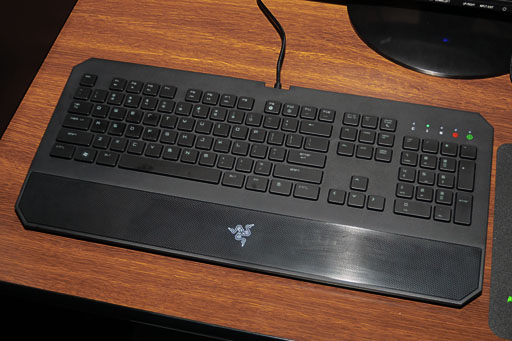 画像ギャラリー No.007のサムネイル画像 / Razer,液晶タッチパッド搭載のキーボード「DeathStalker Ultimate」を国内初公開。その特徴をムービーで紹介してみる