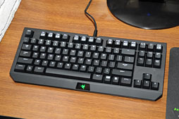 画像ギャラリー No.010のサムネイル画像 / Razer,液晶タッチパッド搭載のキーボード「DeathStalker Ultimate」を国内初公開。その特徴をムービーで紹介してみる