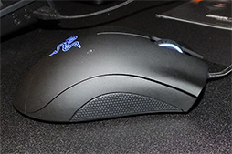 画像ギャラリー No.018のサムネイル画像 / 今度の「BlackWidow」「DeathAdder」「Kraken 7.1」は好みの色で光る。Razerの「Chroma」シリーズ3製品が10月31日に国内発売決定