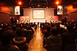 画像ギャラリー No.028のサムネイル画像 / 「AION」編ではタハバタ様も大暴れ! 「エヌ・シー・ジャパンが行く! 2009年ユーザー感謝祭」2日目の模様