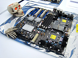 画像集#002のサムネイル/“Nehalem+Larrabee+SLI”への壮大な伏線。Skulltrailの全容が見えてきた