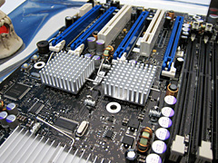 画像集#004のサムネイル/“Nehalem+Larrabee+SLI”への壮大な伏線。Skulltrailの全容が見えてきた