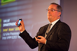 画像ギャラリー No.001のサムネイル画像 / Intel,スマートフォン向けデュアルCPUコアSoC「Atom Z2580」を発表