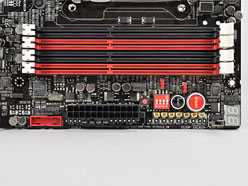 画像ギャラリー No.030のサムネイル画像 / 「Sandy Bridge-E」はまもなく登場? ゲーマー向けX79マザーボード「Rampage IV Extreme」を写真で見る