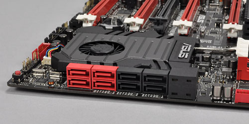 画像ギャラリー No.032のサムネイル画像 / 「Sandy Bridge-E」はまもなく登場? ゲーマー向けX79マザーボード「Rampage IV Extreme」を写真で見る