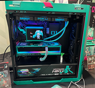 画像ギャラリー No.015のサムネイル画像 / ゲーマー向け新型有機ELディスプレイやRTX 5080搭載小型PC,初音ミクコラボPCパーツなどASUSが今後発売予定の製品を披露