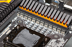 ꡼ No.014Υͥ / CeBITGIGA-BYTEСåƽޥܡɡGA-X58A-OCפȼ顼ѤOCGeForce