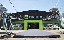꡼ No.002Υͥ / COMPUTEX2010ǯNVIDIAϡ֥åȡDX113DΩλ롣NVIDIAץ쥹ե󥹾