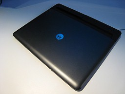 画像ギャラリー No.002のサムネイル画像 / ドックにつなぐとPCのように使える新コンセプトスマートフォン「ATRIX 4G」は,スーパーケータイ台風の目となるか