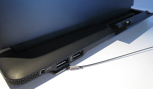 画像ギャラリー No.009のサムネイル画像 / ドックにつなぐとPCのように使える新コンセプトスマートフォン「ATRIX 4G」は,スーパーケータイ台風の目となるか