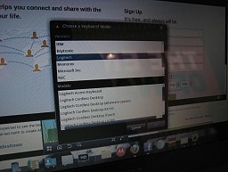 画像ギャラリー No.021のサムネイル画像 / ドックにつなぐとPCのように使える新コンセプトスマートフォン「ATRIX 4G」は,スーパーケータイ台風の目となるか