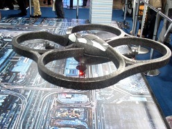 ꡼ No.002Υͥ / TGS 2010iPhone/iPadʡΥݡȤǺܡiPhoneΤǤ4㼰Υ饸إꥳץAR.Droneפץ쥤֥Ÿ