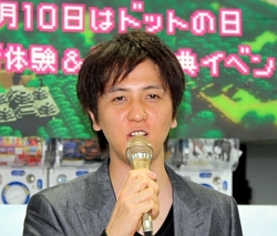 画像ギャラリー No.005のサムネイル画像 / ヨドバシカメラ マルチメディア横浜にスペランカーが来店!? 開発者による裏話も飛び出したPS3「3Dドットゲームヒーローズ」記念式典をレポート