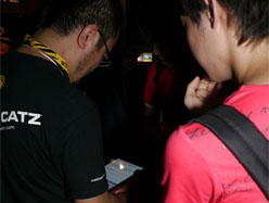 ꡼ No.007Υͥ / TGS 2011ϥޥȤɤΥեȥå󤬳Ť줿Mad Catz֡ꥲȤоʡˤΥեȥݡȤǺ