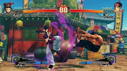 画像ギャラリー No.004のサムネイル画像 / 日本各地で開かれる「スーパーストリートファイターIV」の店頭体験会に急げ。そこで“油まみれの親父”と“キツめなテコンドー美女”の技を体験するんだ