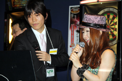 画像ギャラリー No.005のサムネイル画像 / 声優の長谷優里奈さんがレースの実況担当! 「AILA Online」先行体験会レポート