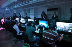 ���������꡼ No.012�Υ���ͥ������ / ������ƥ��ι⤵��´������ԤΥ��塼�ƥ��󥰥���������VANQUISH�פ�����θ���˹ԤäƤ���