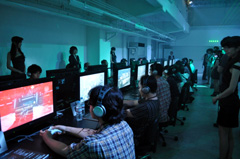 ���������꡼ No.013�Υ���ͥ������ / ������ƥ��ι⤵��´������ԤΥ��塼�ƥ��󥰥���������VANQUISH�פ�����θ���˹ԤäƤ���