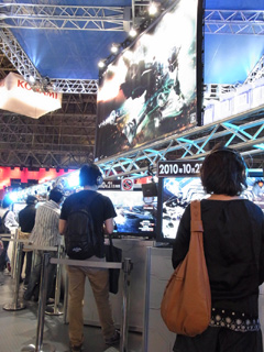 ꡼ No.005Υͥ / TGS 2010ϤȤˤǫ˺ꤳǤTPSVANQUISHפTGSСץ쥤θǤȤϰۤʤ2ơαФϡʹɤˤۤɤ