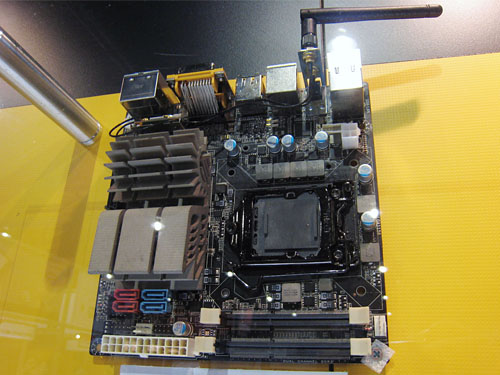 画像ギャラリー No.002のサムネイル画像 / ZOTAC,「GeForce GT 430」オンボードのMini-ITXマザーボードを公開