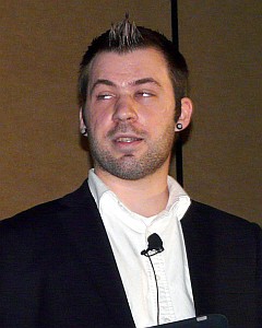 ���������꡼ No.001�Υ���ͥ������ / ��GDC 2011�ϥꥰ�μ�ư���ˤ���®����˭����ɽ�𥢥˥᡼������¸�����Gears of War 3�פ�����΢��٤���ȥ���饯�������ꥬ���ɤ�ʳƮ