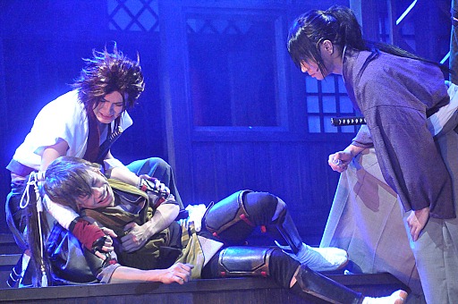 画像ギャラリー No.012のサムネイル画像 / ついに開幕した「ミュージカル『薄桜鬼』斎藤一 篇」のプレビュー公演を写真でレポート。30-DELUXの熱い演技や秀逸なBGMは必見