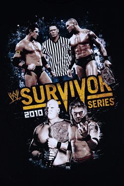 画像ギャラリー No.001のサムネイル画像 / WWEファン垂涎!「WWE SmackDown vs. Raw 2011」早期購入者特典は日本未発売の「サバイバーシリーズ」公式Tシャツだ