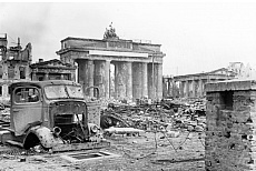 ���������꡼ No.009�Υ���ͥ������ / ��World of Tanks�ס�Ĺ�����٥�ȡ֥Хȥ�ѥ��פΥ�������2�����롣1945ǯ�Υ٥������̩�˺Ƹ��������ޥåפ��о�