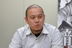 画像ギャラリー No.004のサムネイル画像 / シリーズの中でも一際異彩を放つ最新作,「龍が如く OF THE END」のインタビューを掲載。ゾンビや銃撃戦になっても,根底に流れる熱い人間ドラマはまぎれもなく「龍が如く」