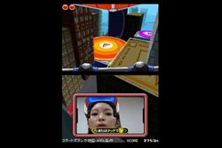 画像ギャラリー No.005のサムネイル画像 / 任天堂,カメラに映る顔でハンググライダーを操作する異色のアクション「カメラであそぶ 顔グライダー」をDSiウェアとして7月28日より配信開始