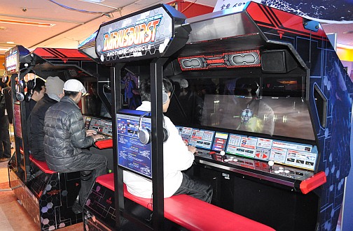 画像ギャラリー No.007のサムネイル画像 / 本日稼働開始のAC「ダライアスバースト アナザークロニクル」,“アイアンフォスル味”も堪能できた,稼働開始イベントレポート