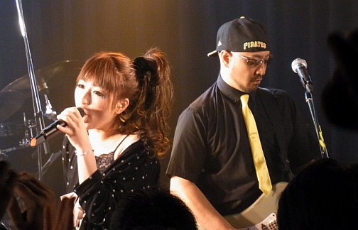 画像ギャラリー No.004のサムネイル画像 / 4年ぶりの「ギタドラ」ライブ!「GuitarFreaksXG2 & DrumManiaXG2 Original Soundtrack 1st season」リリース記念スペシャル・ライブ&トーク・イベントレポート