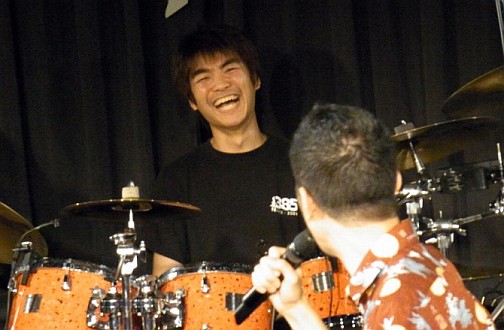 画像ギャラリー No.012のサムネイル画像 / 4年ぶりの「ギタドラ」ライブ!「GuitarFreaksXG2 & DrumManiaXG2 Original Soundtrack 1st season」リリース記念スペシャル・ライブ&トーク・イベントレポート