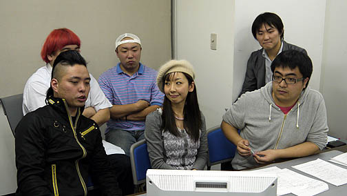 画像ギャラリー No.003のサムネイル画像 / イソッチがお笑い芸人3人を鮮やかに蹴散らす! ゲームポットの「ハウリングソード」Web生放送収録を取材