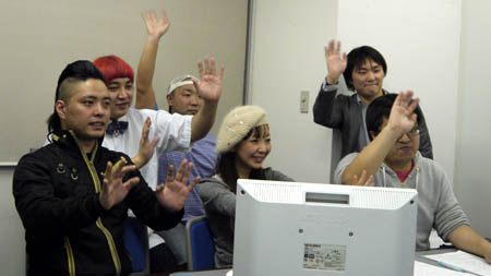 画像ギャラリー No.008のサムネイル画像 / イソッチがお笑い芸人3人を鮮やかに蹴散らす! ゲームポットの「ハウリングソード」Web生放送収録を取材