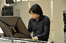 画像ギャラリー No.008のサムネイル画像 / 「仲間を求めて」「ビッグブリッヂの死闘」といった人気楽曲も披露された,植松伸夫さんと中山博之さん出演のFF音楽CD発売記念イベントをレポート