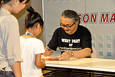 画像ギャラリー No.011のサムネイル画像 / 「仲間を求めて」「ビッグブリッヂの死闘」といった人気楽曲も披露された,植松伸夫さんと中山博之さん出演のFF音楽CD発売記念イベントをレポート