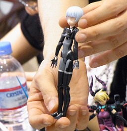 画像ギャラリー No.006のサムネイル画像 / 「武装神姫」5周年! コナミスタイル東京ミッドタウン店で行われた鳥山プロデューサー1日店長イベントの大盛況ぶりをレポート