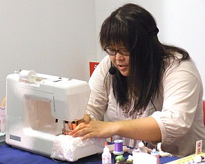 画像ギャラリー No.009のサムネイル画像 / 「武装神姫」5周年! コナミスタイル東京ミッドタウン店で行われた鳥山プロデューサー1日店長イベントの大盛況ぶりをレポート