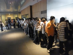 画像ギャラリー No.018のサムネイル画像 / 「武装神姫」5周年! コナミスタイル東京ミッドタウン店で行われた鳥山プロデューサー1日店長イベントの大盛況ぶりをレポート