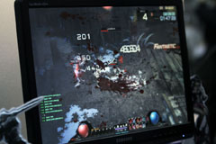 ꡼ No.018Υͥ / G-Star 2011ϴڹǤ18аʾ夬оݡɽä饤RPGBloody HunterפΥץ쥤ݡȤǺ
