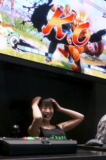 ꡼ No.010Υͥ / TGS 2011RazerƥåȤäƤߤȥåץץ쥤䡼ãδۤϡRazer֡ǹԤ줿֥IV AEץӥޥåݡ