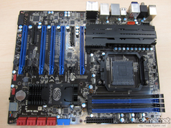 ꡼ No.003Υͥ / X79PCIe 3.0бαDIMMݡ4礫ԤΥޥܡɳȯΩ夲SapphireˤʹƤ