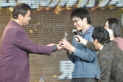 画像集#020のサムネイル/全16チームで頂点が争われた「大乱闘スマッシュブラザーズ 2on2プレミアムファイト」決勝トーナメント。桜井政博氏も登場して会場は大盛り上がり