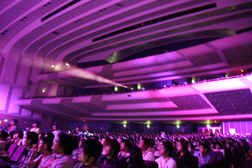 画像ギャラリー No.002のサムネイル画像 / 次々と飛び出す妙技に大熱狂,横浜に5000人の“アークファン”が集結した創立25周年記念イベント「ARC SYSTEM WORKS FESTIVAL」をレポート